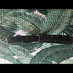 BANANA REPUBLIC BKACK LEATHER STUDDED BELT SZ XS